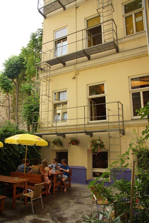 Westend City Hostel Вена Экстерьер фото