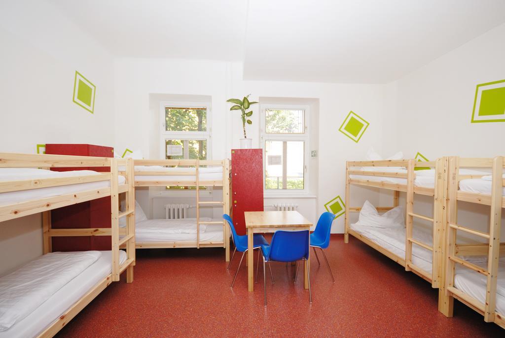 Westend City Hostel Вена Экстерьер фото